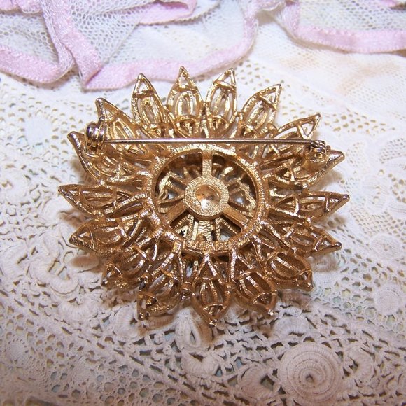 Designer Signed Lisner Gold Tone Metal Costume Pin Brooch - Large Textured Flora - Picture 5 of 6